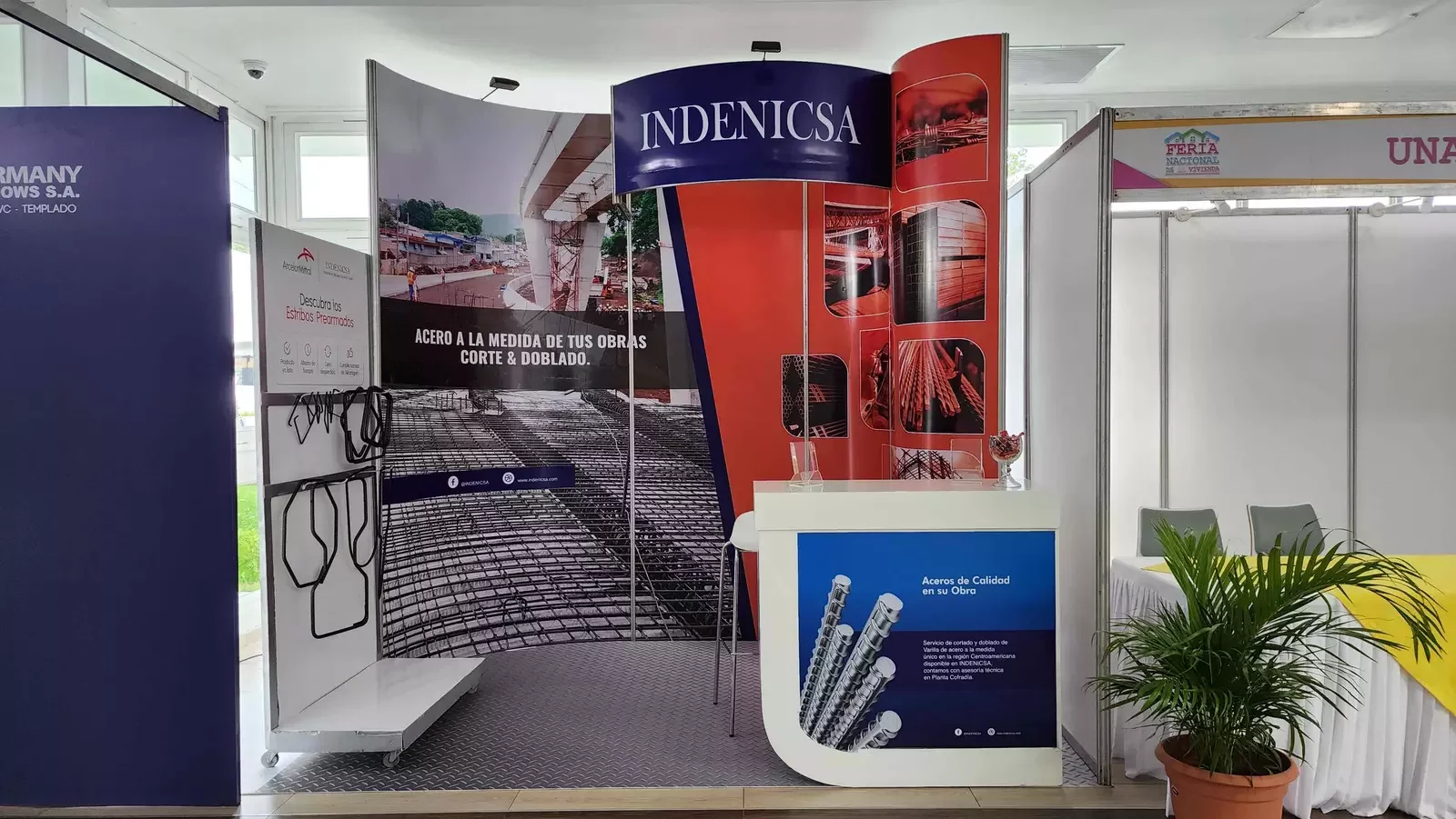 stand-personalizado-curvo-indenicsa