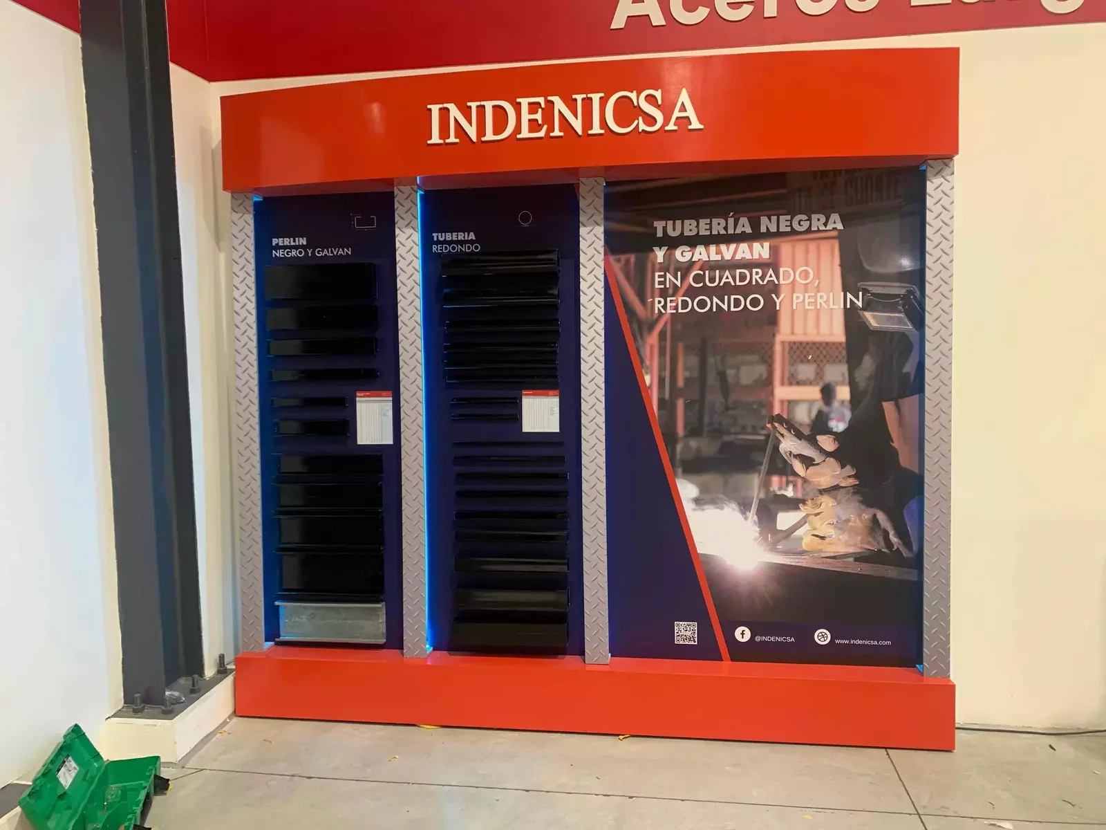 Mueble-indenicsa-tuberia-negra-galvan