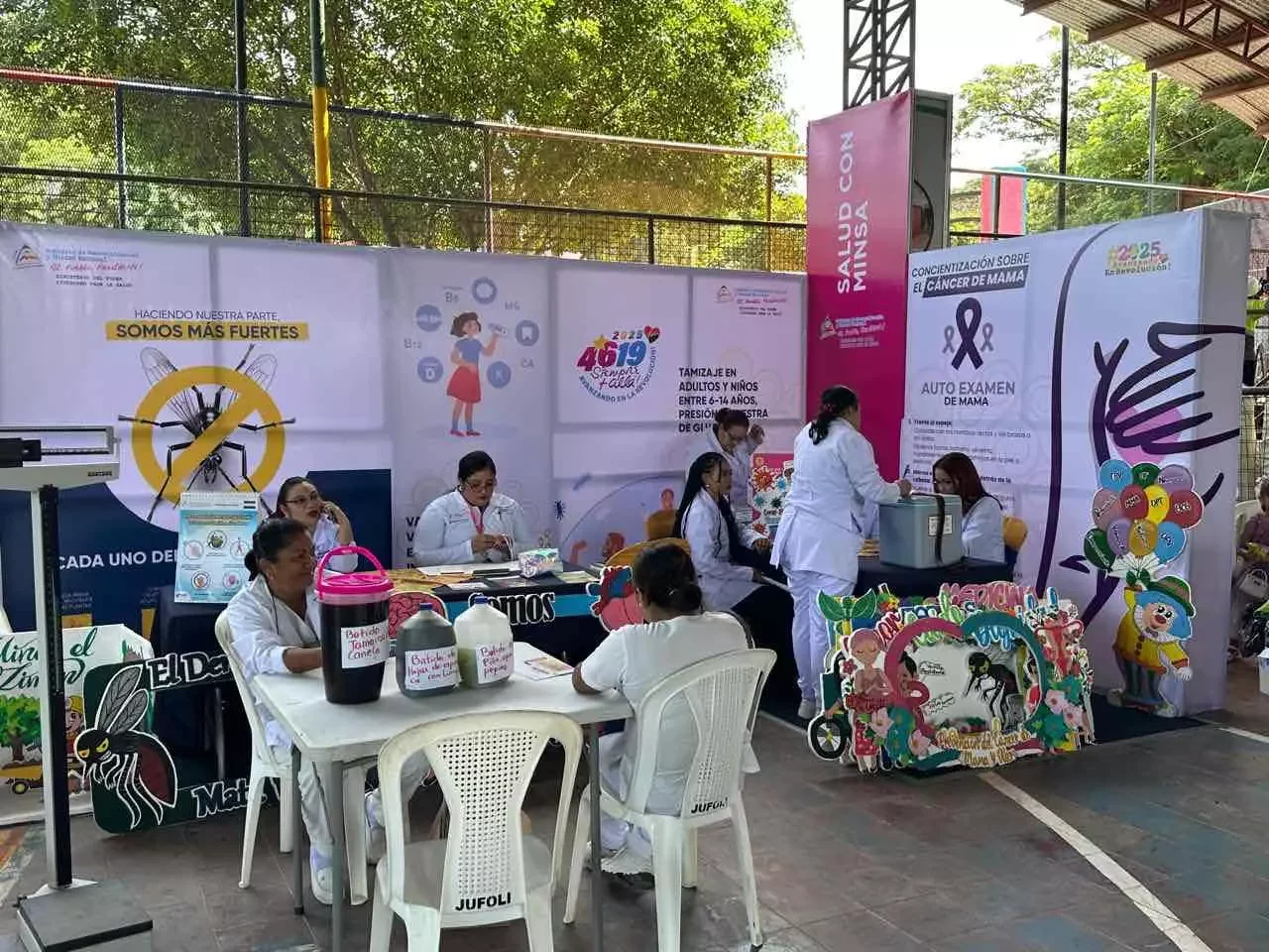 stand-personalizado-minsa-equinnox-gold-mina-limon